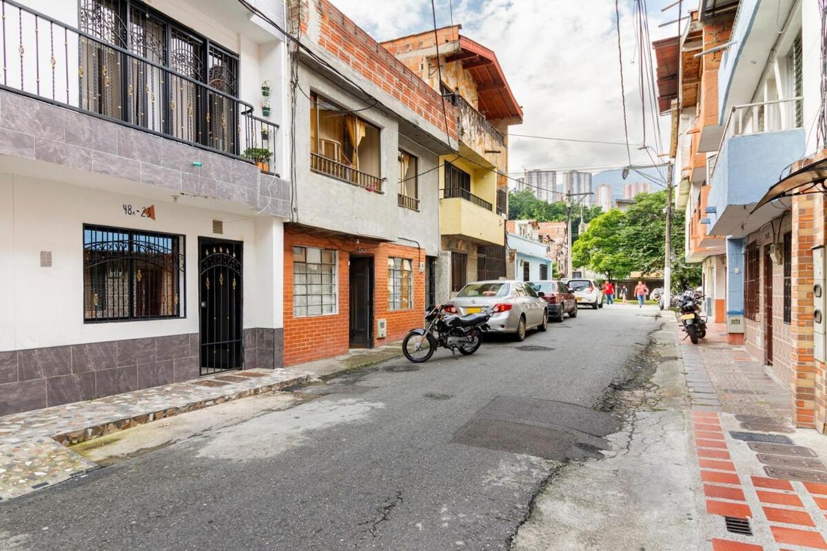 Apartamento In La Floresta Near The Subway Medellín